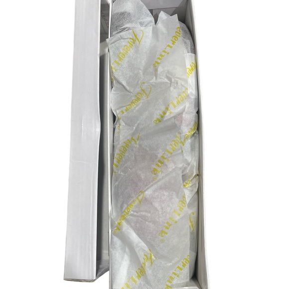 FOREVERLINK PARIS EMBROIDERED SANDAL BEIGE COLOR. NWOT SHOE BOX INCLUDED. - Picture 5 of 6